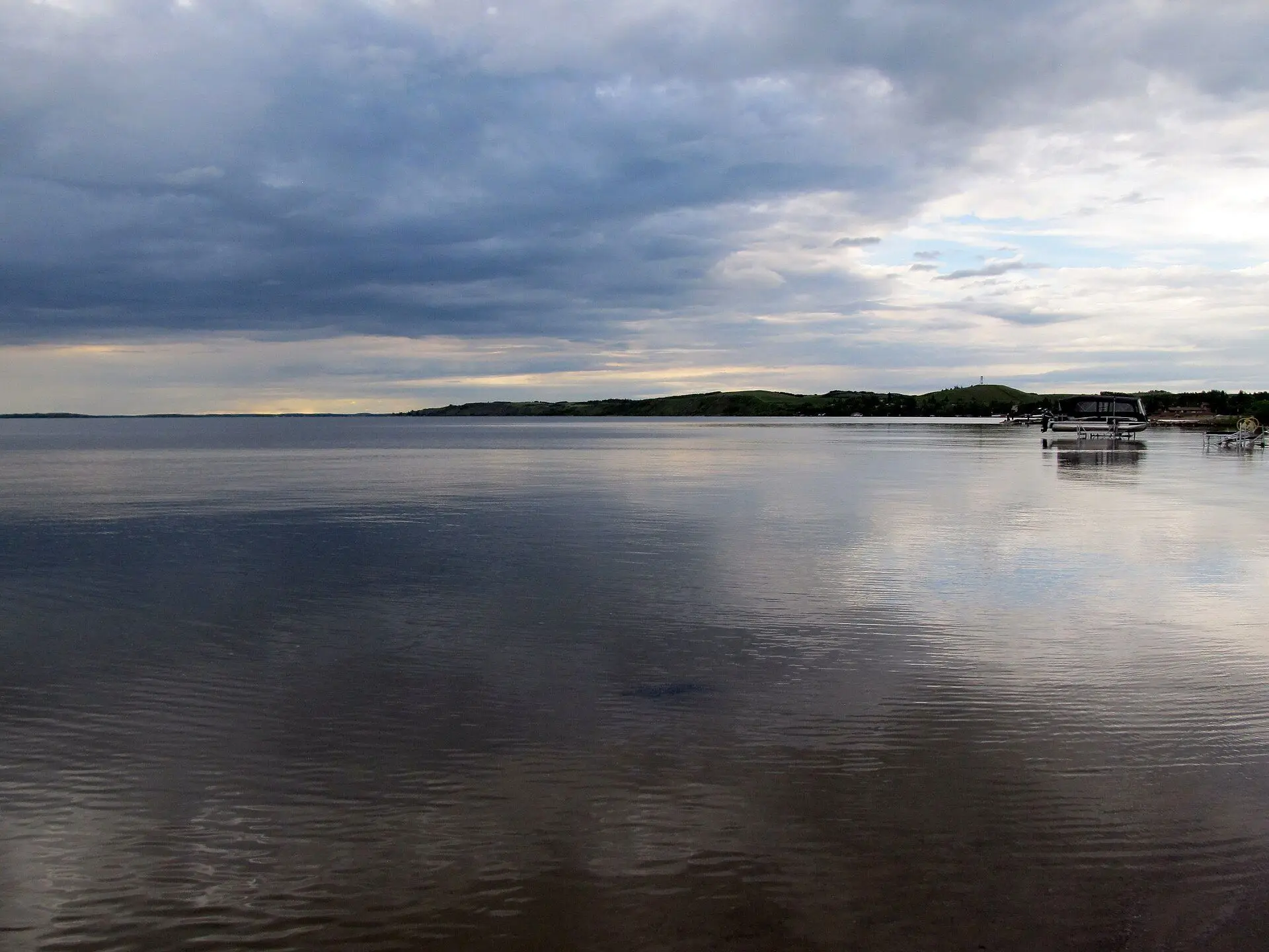 Calm waters on the lake at dusk